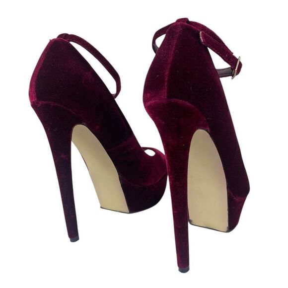 Red Velvet 10 M Stilettos with cushioned soles and ankle strap very sexy - Picture 4 of 8